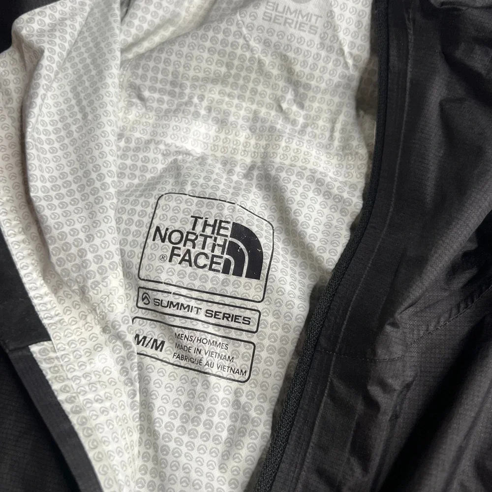 The North Face Summit Series HyVent 2.5L Rain Jacket Mens Medium Black Shell